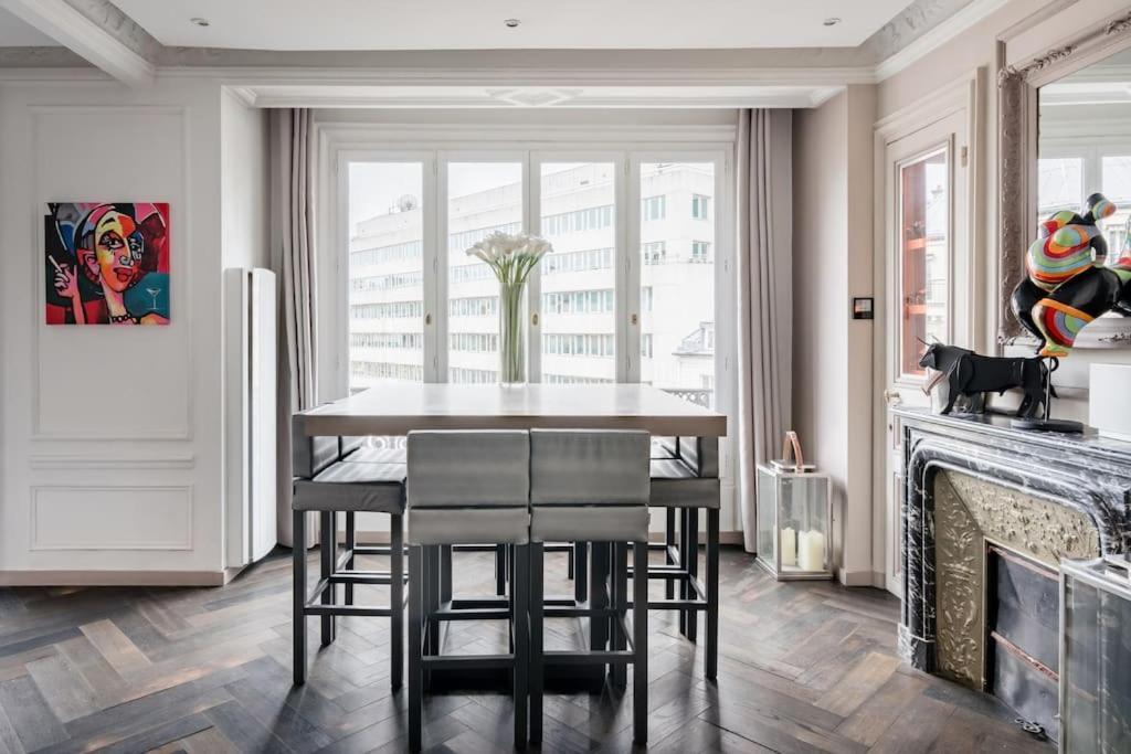 Resplendent Haussmann Design 100m2 - 2 Br Apartment Paris
